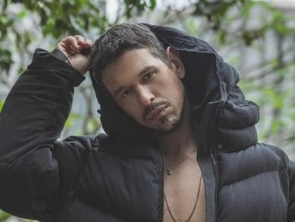 João Vicente de Castro revela que recebeu curtidas de cantor e elogia: “Bonitão”