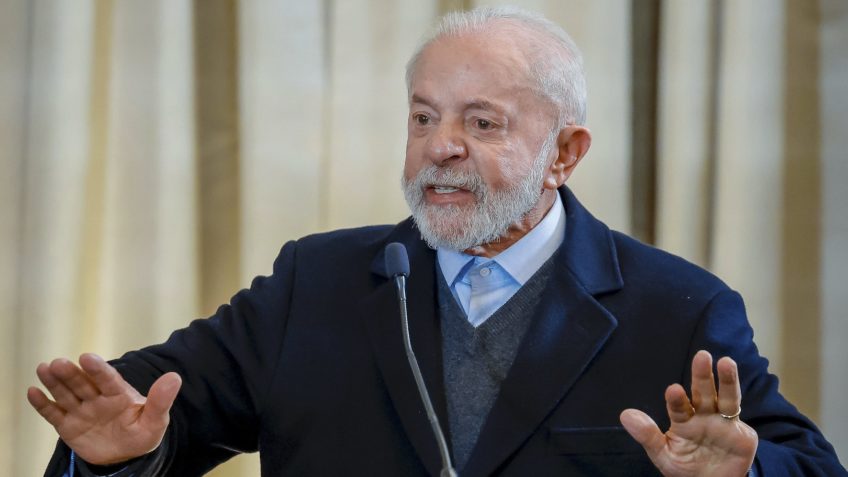 Lula diz que críticas à ida à Rússia são “exploração política”