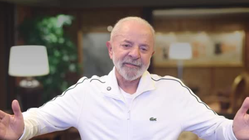 Lula faz homenagem às mães em vídeos nas redes sociais
