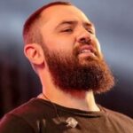 Após cirurgia no joelho, Mateus, da dupla com Jorge, se recupera em casa