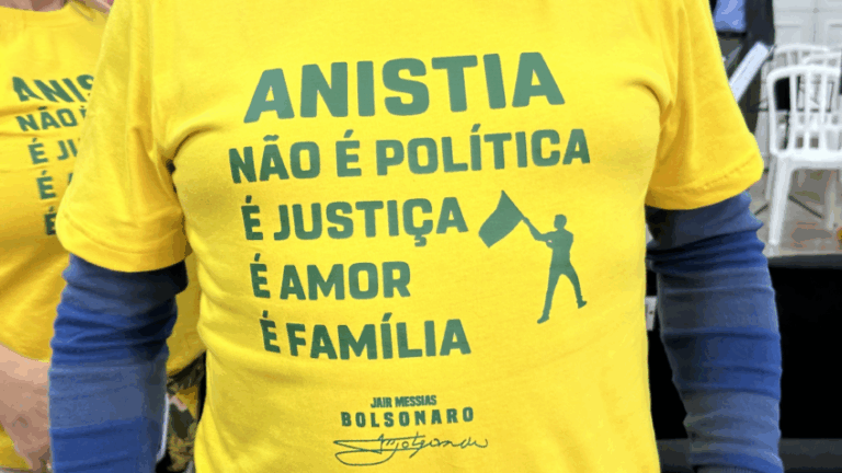Público grita “anistia já” em evento com Michelle Bolsonaro