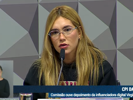 “Tomei seu pré-treino hoje. Manda um beijo pra minha esposa?” diz senador para Virginia em CPI