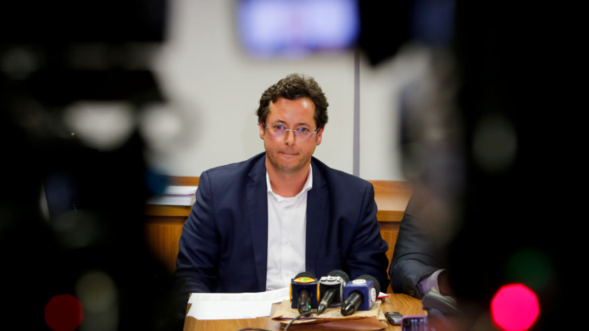 Wajngarten elogia notícia que chama Michelle de “falsa crente”