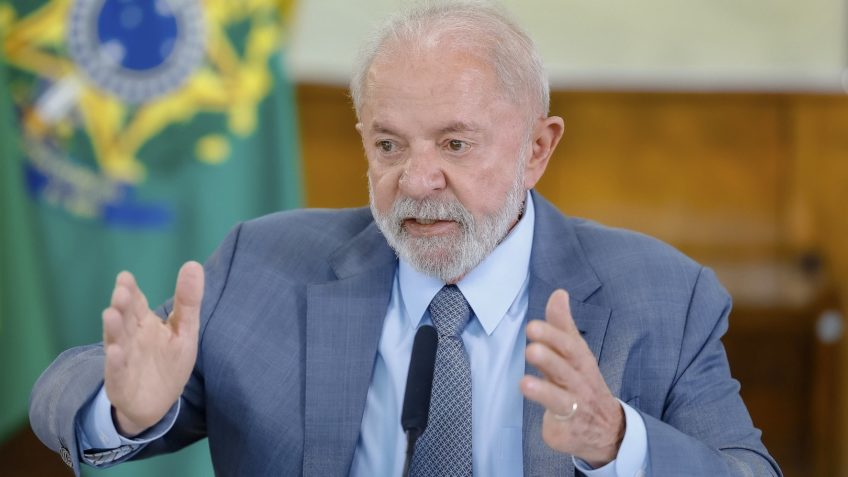 Lula participa da abertura da Marcha dos Prefeitos