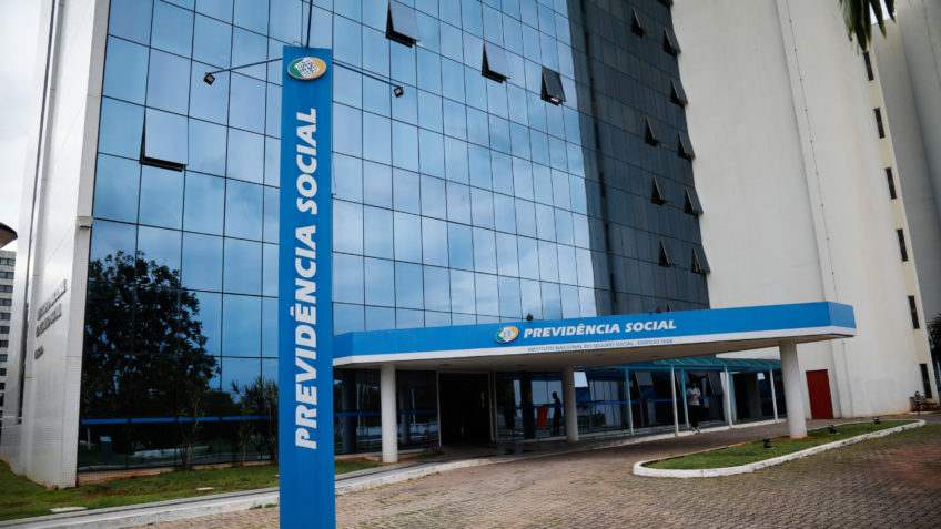 Saiba como informar se descontos no INSS foram autorizados