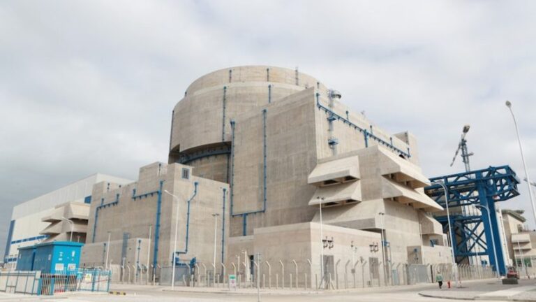 China faz reabastecimento inédito de reator nuclear com tório