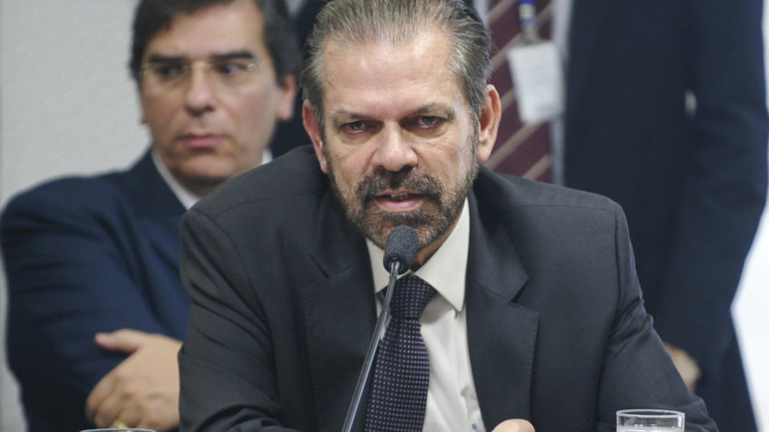 Presidente da federação paulista anuncia candidatura à CBF