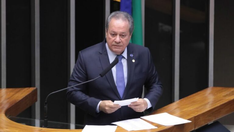 Tarifas dos EUA criam situação “perde-perde”, diz CNI