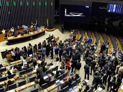 Isenção do Imposto de Renda para salários de até 5 mil é analisada na Câmara