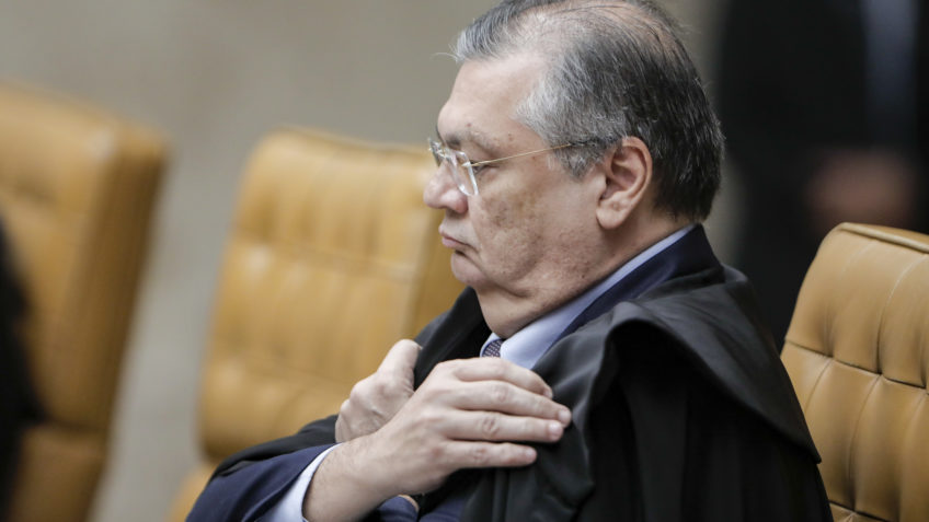 Dino comunica TSE sobre decisão que substituirá 7 deputados