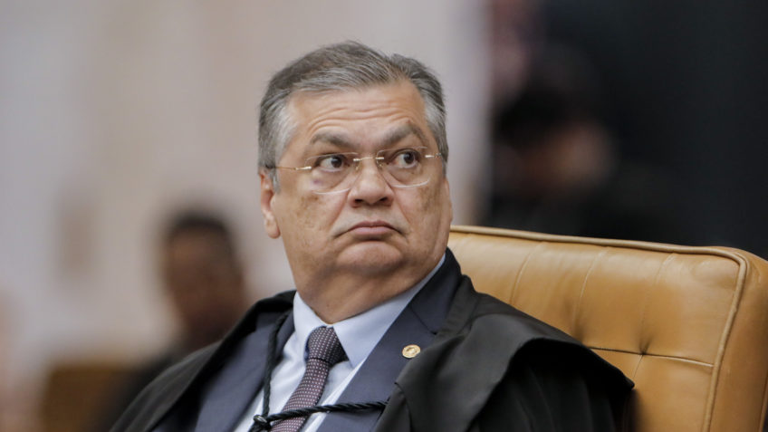 Nikolas protocola impeachment contra Dino por crime de responsabilidade