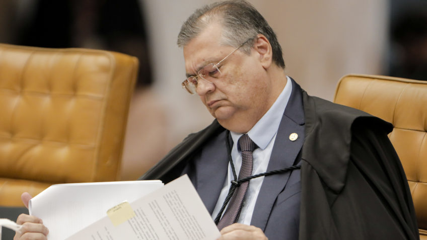 Dino vota para manter teto de preços para serviços funerários em SP