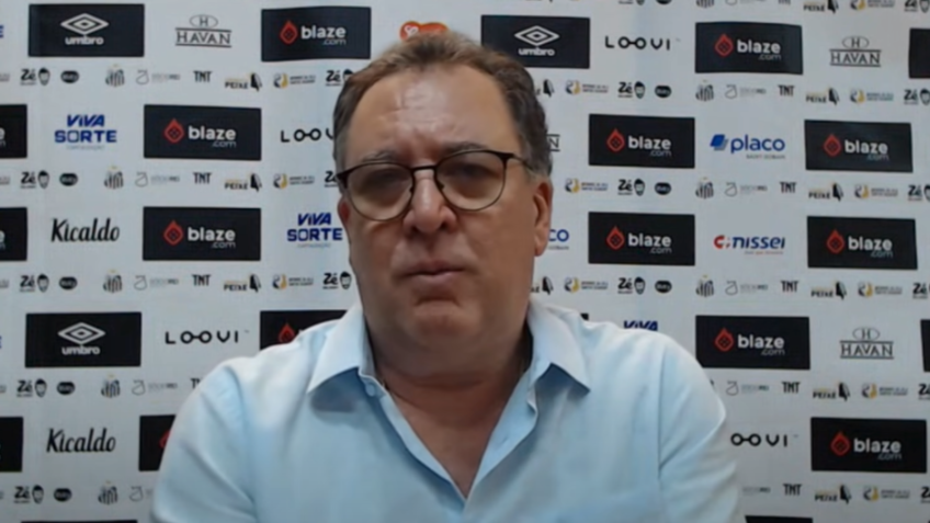 Presidente do Santos exalta patrocínio da 7K com logo da Blaze ao fundo