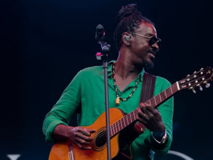 Seu Jorge relembra a morte do irmão e período em situação de rua: “Eu era invisível”