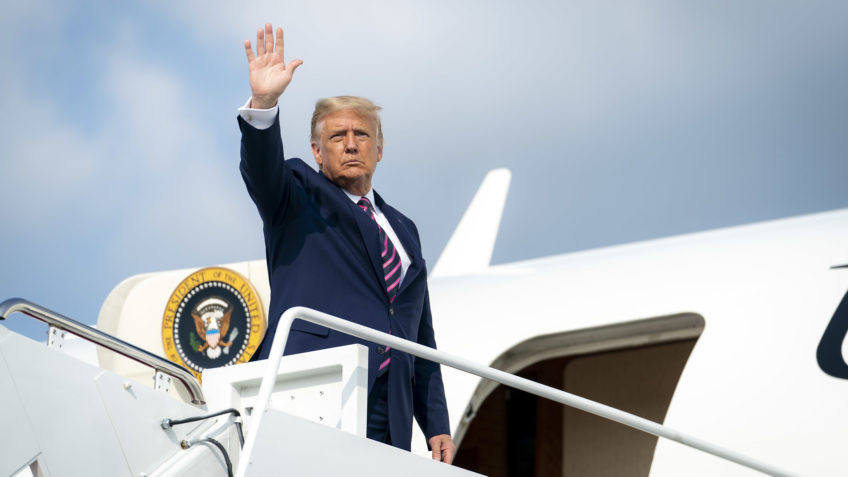 Trump pretende aceitar avião do Qatar como presente, diz mídia dos EUA