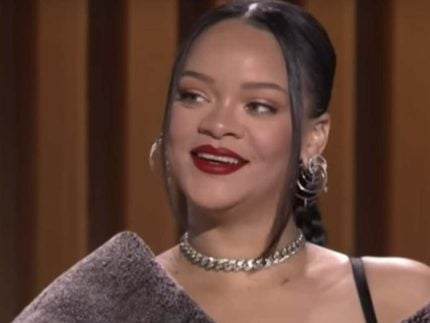 Após esconder a barriga por meses, Rihanna revela alívio por expor a gravidez