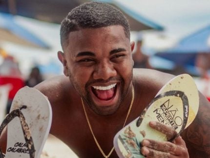 Um novo homem! Davi Brito vai retirar excesso de bochechas e fazer harmonização