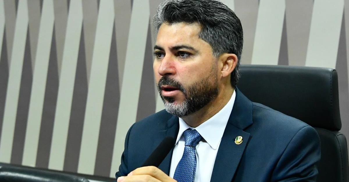 "Se ponha no seu lugar", diz Marcos Rogério para Marina Silva