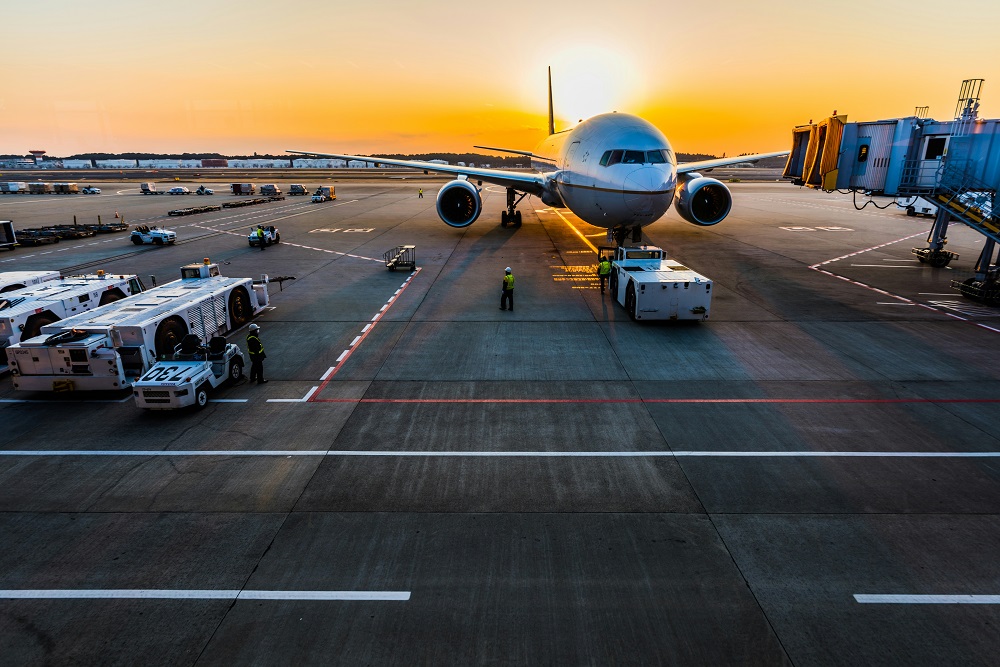 Aeroporto de Newark enfrenta caos com atrasos e cancelamentos de voos