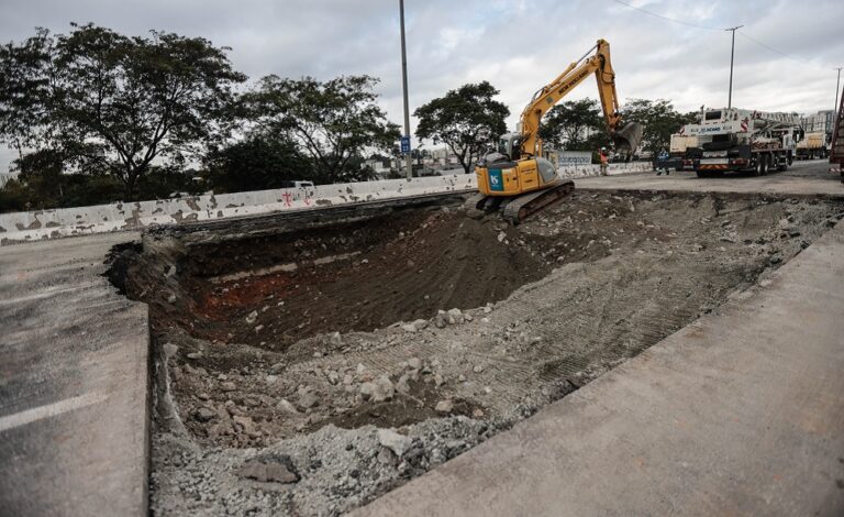 Sabesp conclui alça de acesso na Marginal Tietê para aliviar trânsito durante obras em cratera