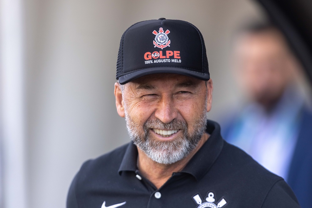 Indiciado pela polícia e pressionado pela torcida, Augusto Melo diz que não renunciará à presidência do Corinthians