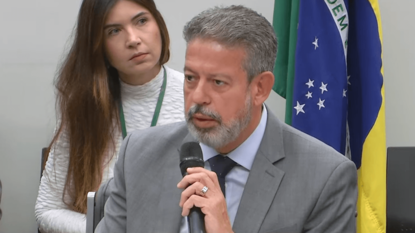 Lira critica demora do governo em esclarecer temas da isenção do IR