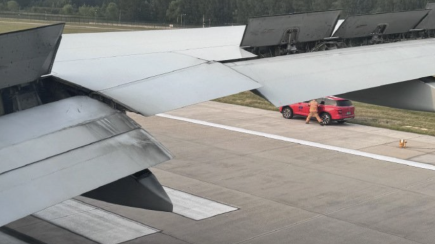 United Airlines aborta decolagem de Boeing 777 em Pequim