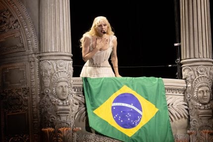 Lady Gaga emociona fãs no Rio com discurso tocante em Copacabana