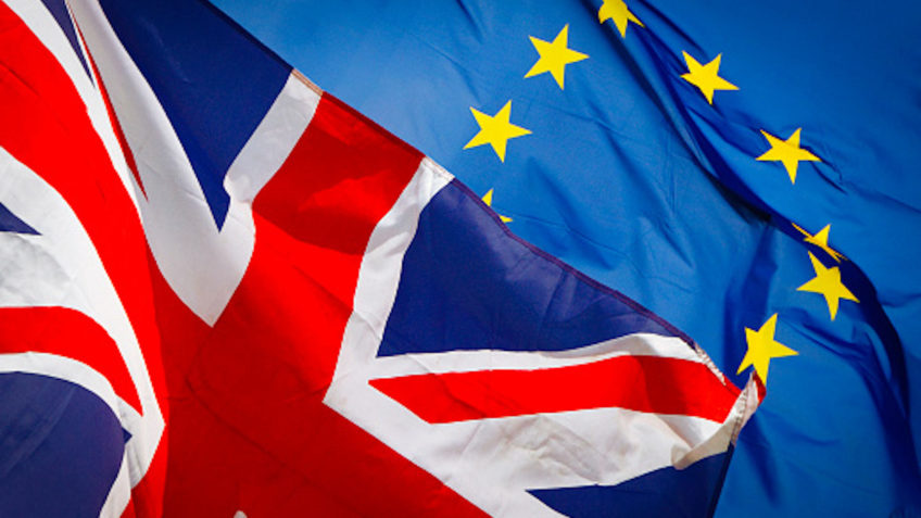 Reino Unido e UE fecham acordo comercial e de defesa pós-Brexit