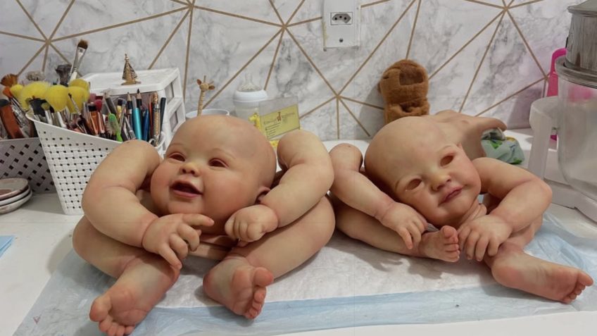 Entenda o que é o bebê reborn, boneco que imita recém-nascidos