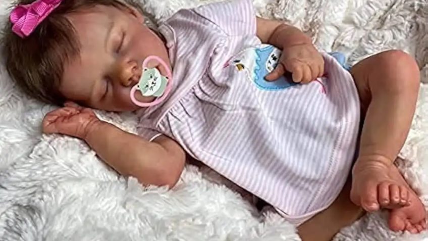 Mãe de bebê reborn aciona Justiça por licença-maternidade