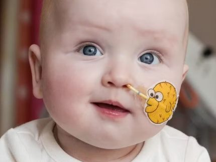 Tratamento inédito “reescreve” DNA de bebê e o cura de doença genética rara