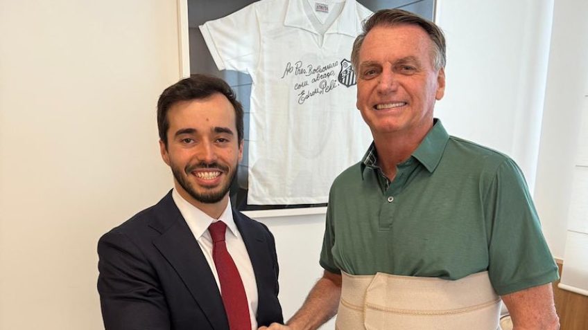 Bolsonaro se encontra com conselheiro do governo dos EUA