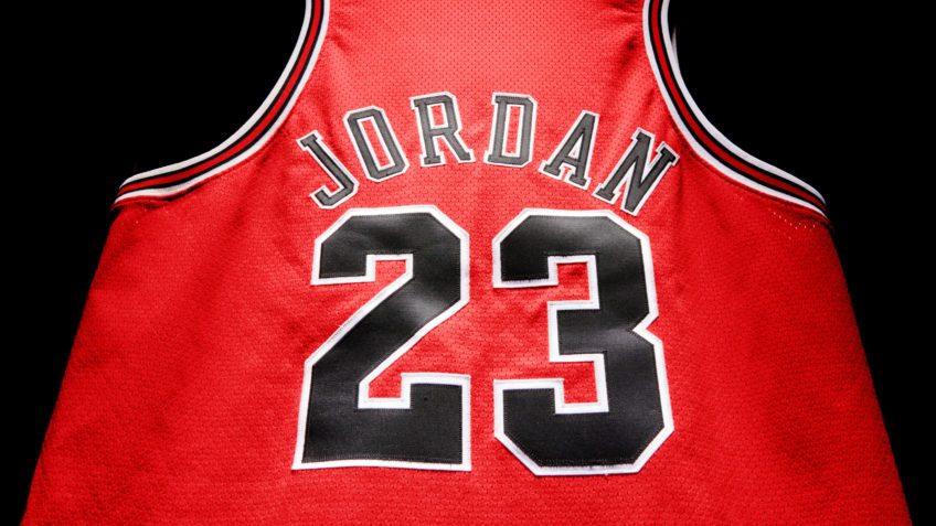 Uniforme de Jordan é vendido por R$ 14,8 milhões em leilão