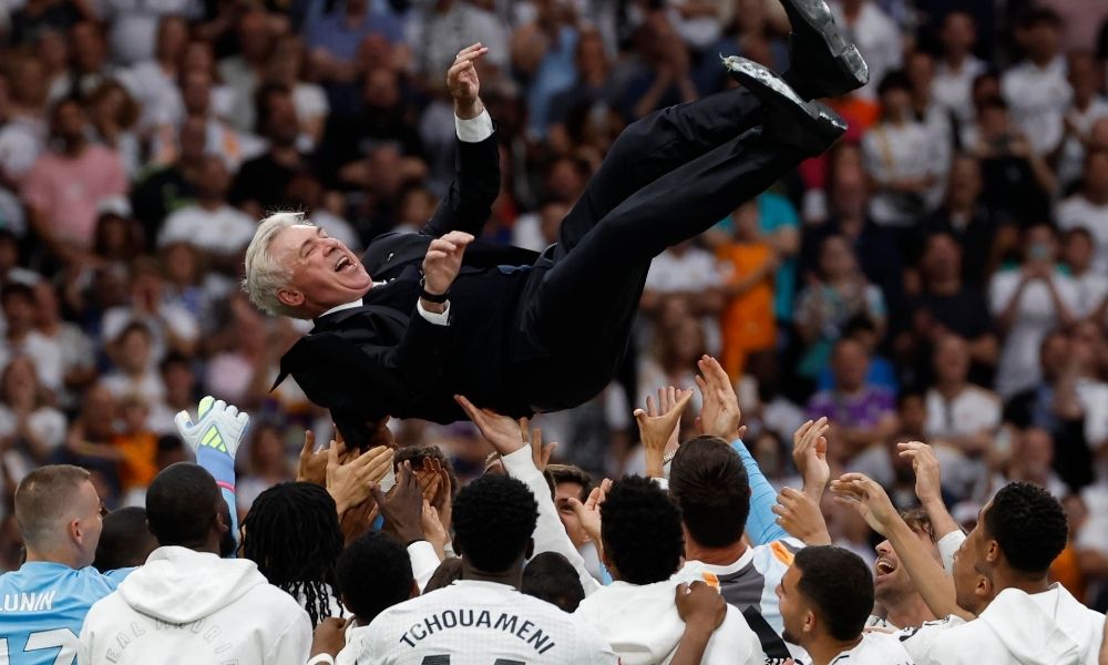 Ancelotti se emociona em cerimônia de despedida do Real Madrid: ‘Foi um prazer fazer parte desta família’