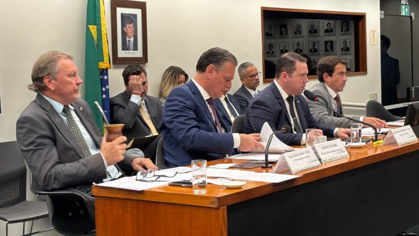 Agronegócio tem que arrancar Lula do poder, diz deputado