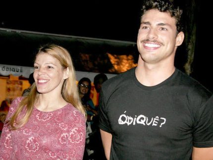 Quem é a mãe de Cauã Reymond, que lutou contra o HIV na infância do ator