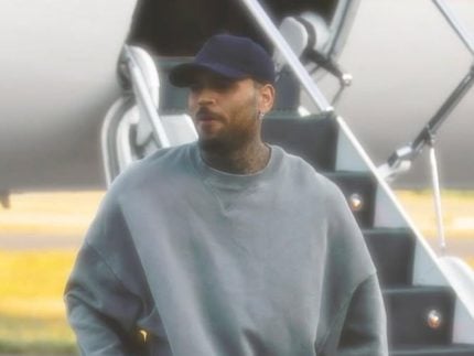 Chris Brown volta às redes e se prepara para continuar turnê após prisão