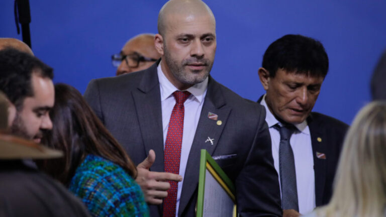 STF nega pedido de Daniel Silveira para trabalhar 
