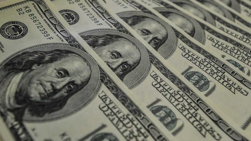 Dólar fecha em alta de 0,26%, cotado a R$ 5,669