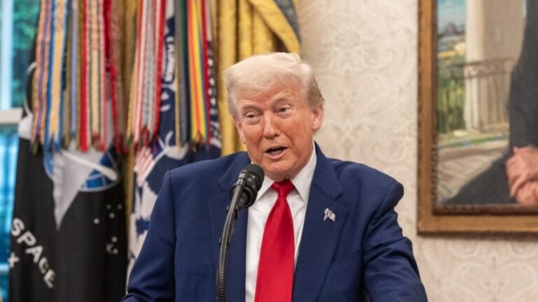 Governo Trump dobra tarifas de aço e alumínio para 50%
