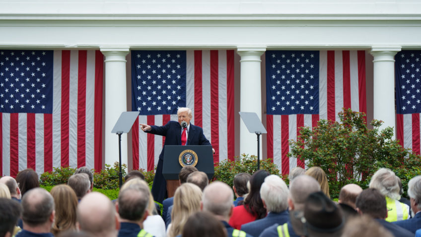 Trump diz que tarifa de 80% à China “parece correta”