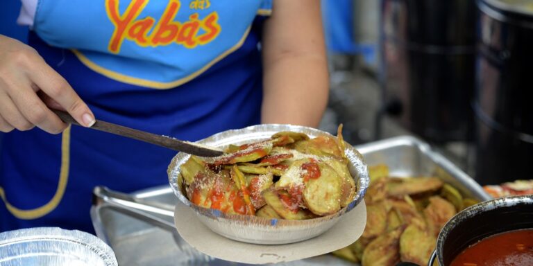 Feira das Yabás celebra Dia do Trabalhador no centro do Rio