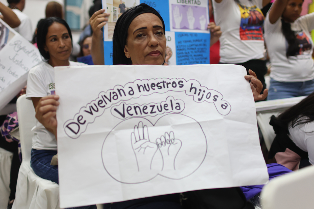 Defesa de migrantes venezuelanos presos em El Salvador denuncia ‘torturas’