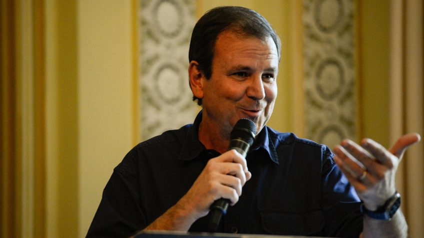 Eduardo Paes comemora impacto de show da Lady Gaga no Rio