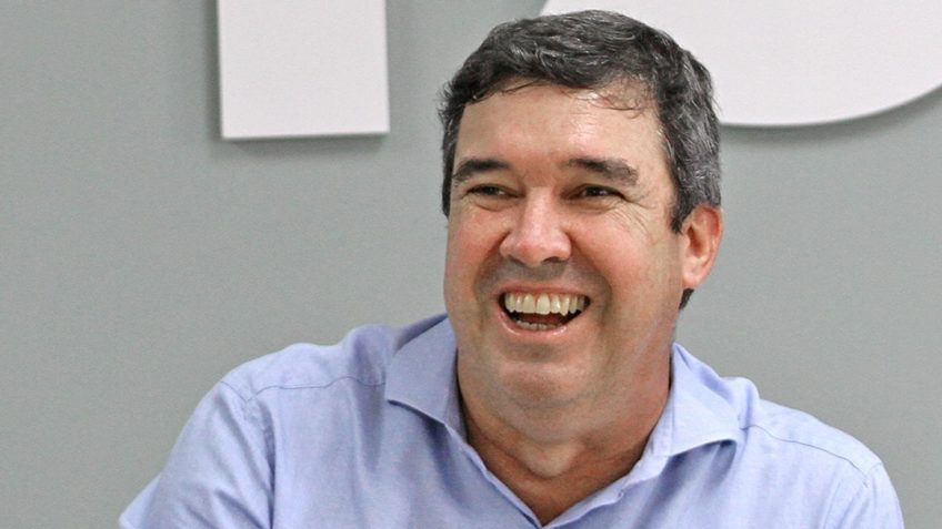 Eduardo Riedel lidera a disputa por governo de MS, diz Paraná Pesquisas