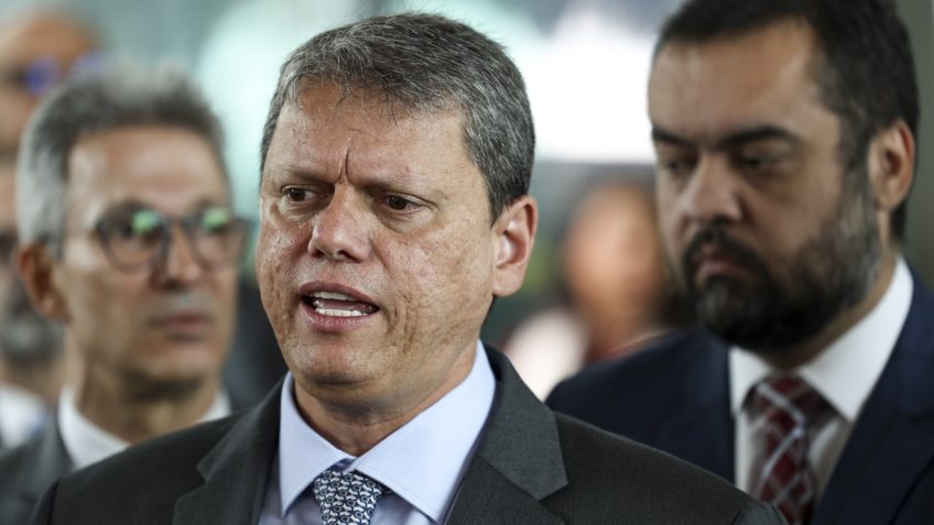 Governadores vão a evento de refinaria que deve R$ 20 bi