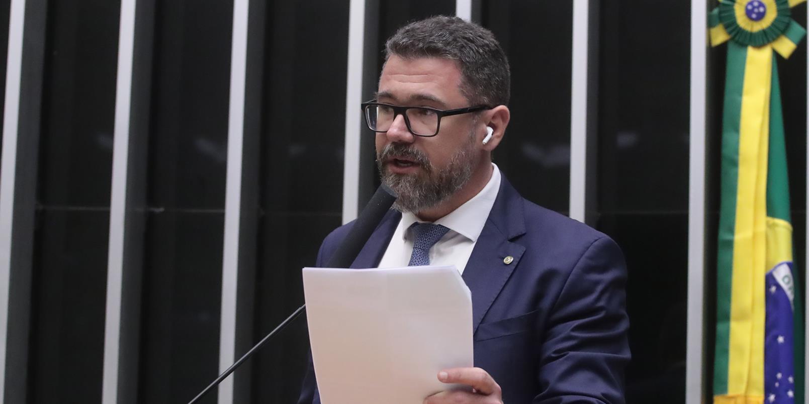 Deputado quer revogar sigilo de 100 anos da presidência