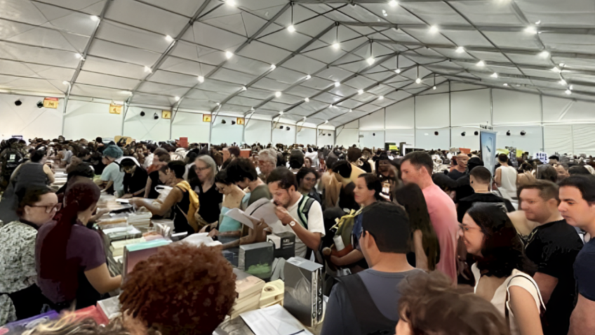 Feira do Livro da Unesp reúne 160 editoras com descontos de 50%