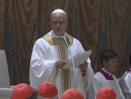 Primeira missa: papa Leão XIV afirma que a Igreja deve ser o “farol do mundo”